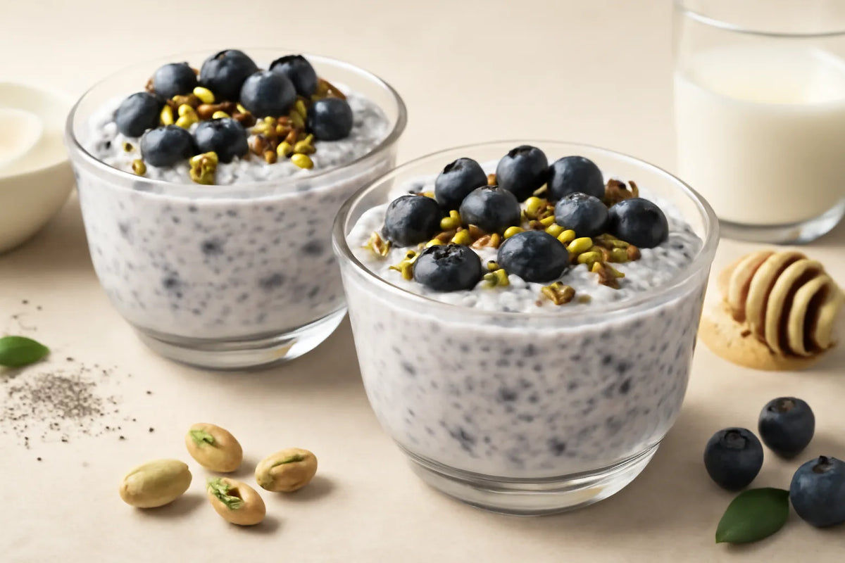 Pudding au yaourt, chia, myrtilles et pistaches