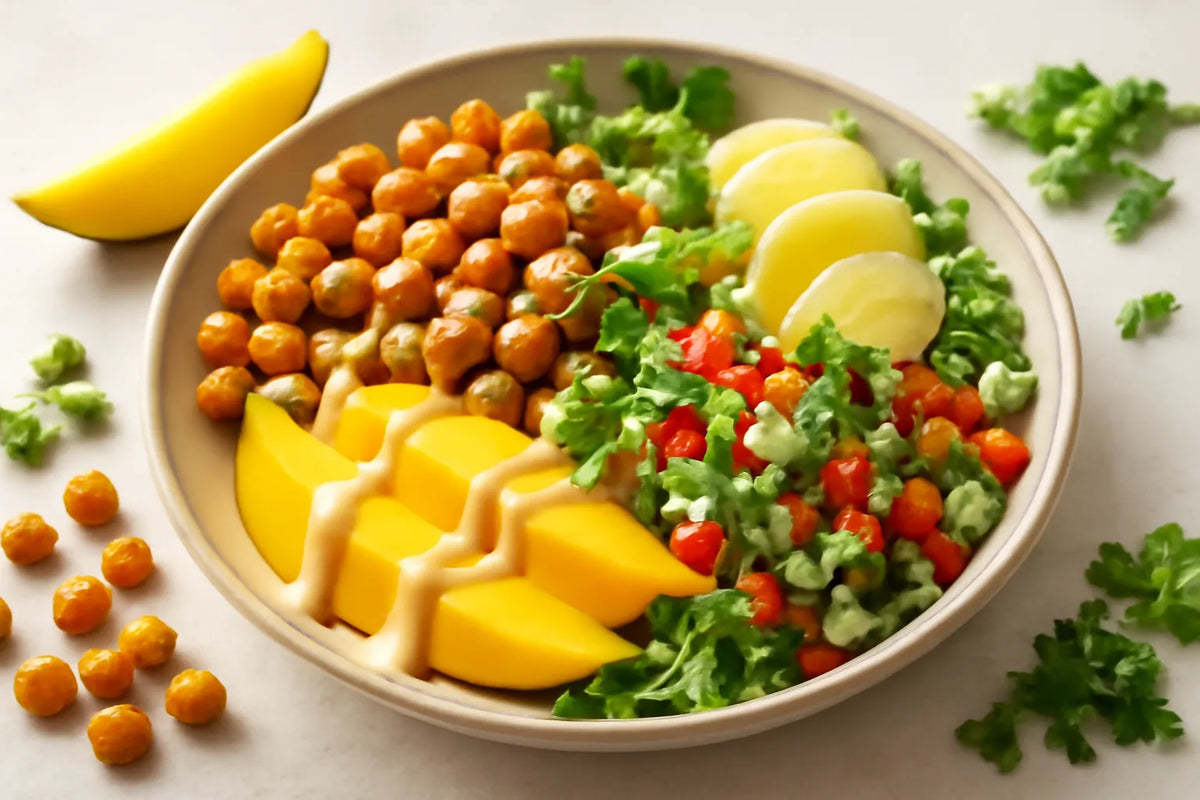 Bowl de pois chiches, mangue, tahini et gingembre