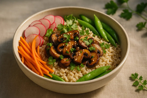 Tazón de arroz integral con champiñones y miso