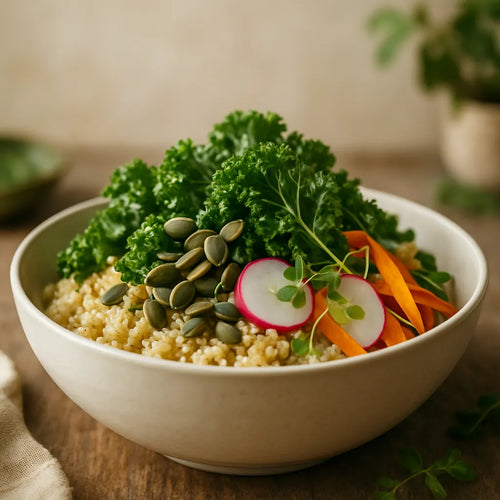 Miska quinoa z jarmużem i pestkami dyni